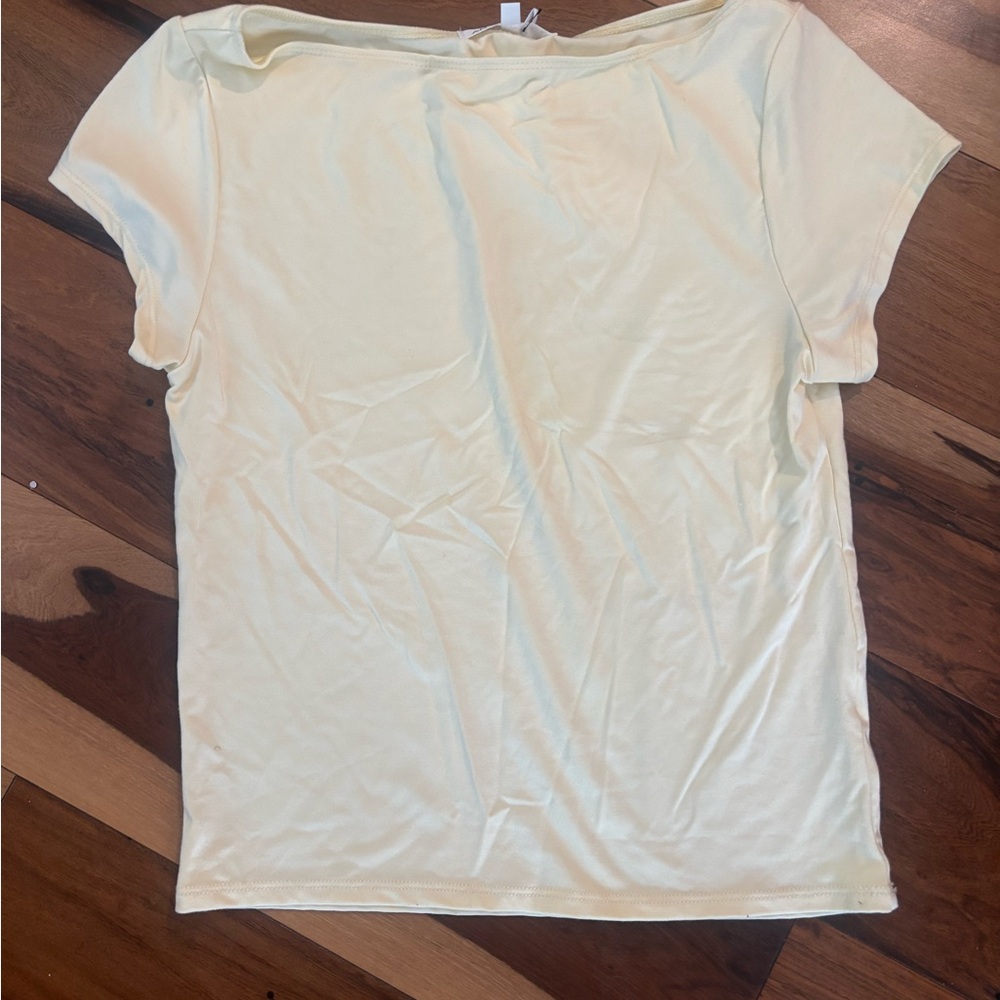 Women's Soft Yellow Short Sleeve Top